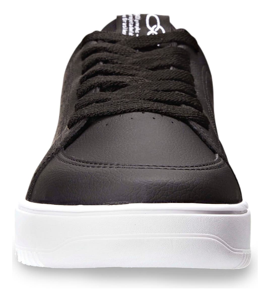 Logo Olympikus em destaque no tênis