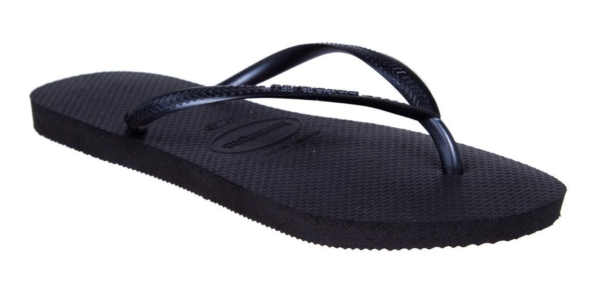 Detalhe do Chinelo Feminino Slim Havaianas Preto, mostrando as tiras finas